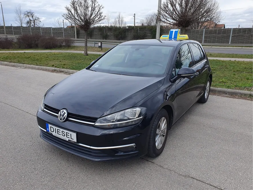 Az első lépések a volán mögé – hogyan szerezhető meg a jogosítvány?